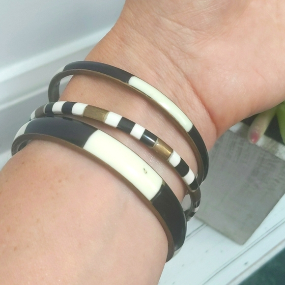EUC Black, White & Gold Bangle Bracelet Set - Costume Jewelry - Picture 2 of 7